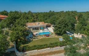 Family Villa Lipica with private pool and jacuzzi, Pazin